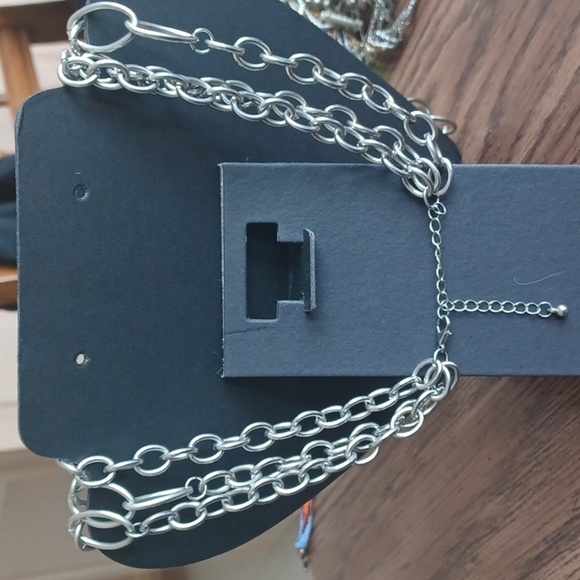 Women’s silver-tone necklace, 14"-16" drop - Picture 3 of 4